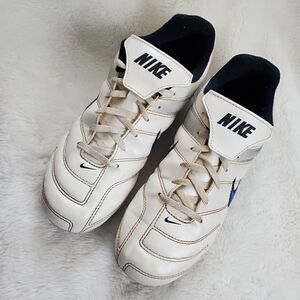 5Y Nike White Soccer Cleats Shoes